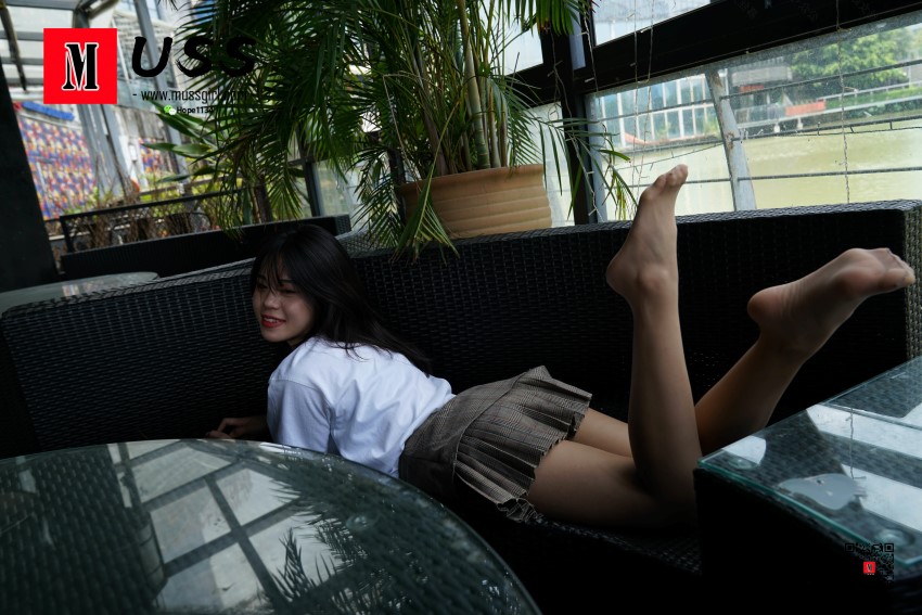 图片[12]-[MussGirl慕丝女郎] NO.008 拍过模特的美足，那化妆师璐璐的呢？ – 速更版-美库