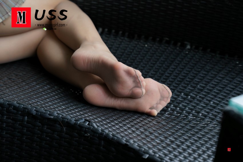 图片[17]-[MussGirl慕丝女郎] NO.008 拍过模特的美足，那化妆师璐璐的呢？ – 速更版-美库