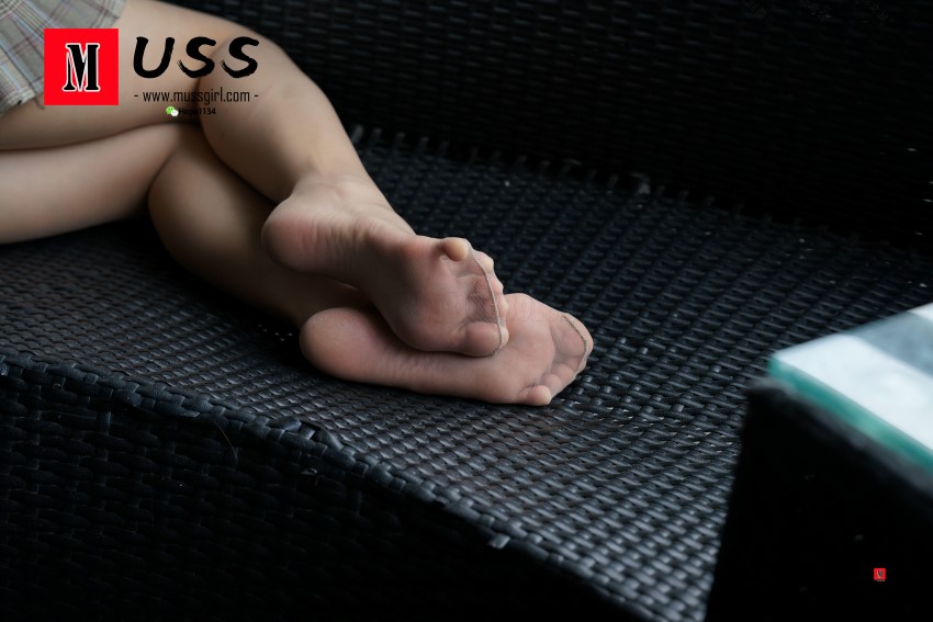 图片[18]-[MussGirl慕丝女郎] NO.008 拍过模特的美足，那化妆师璐璐的呢？ – 速更版-美库