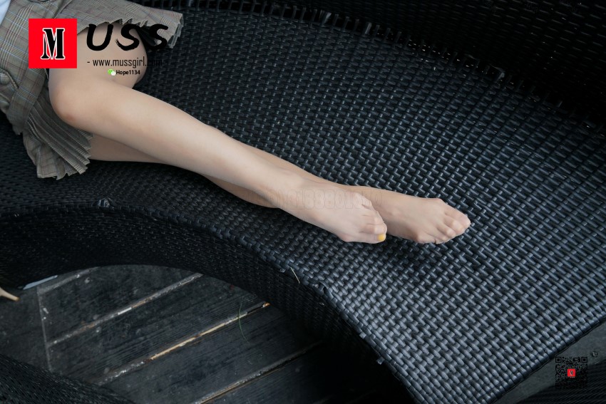 图片[28]-[MussGirl慕丝女郎] NO.008 拍过模特的美足，那化妆师璐璐的呢？ – 速更版-美库