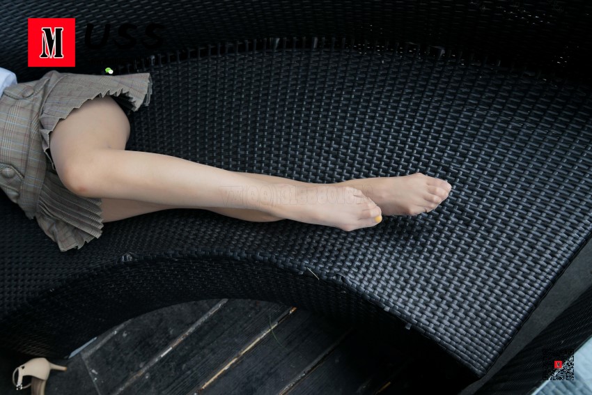 图片[29]-[MussGirl慕丝女郎] NO.008 拍过模特的美足，那化妆师璐璐的呢？ – 速更版-美库