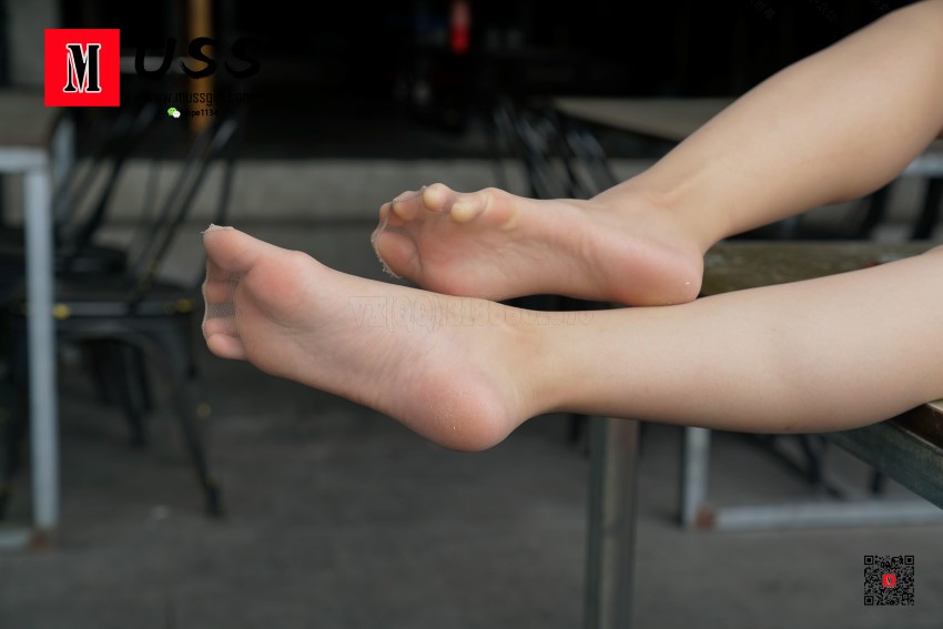 图片[33]-[MussGirl慕丝女郎] NO.008 拍过模特的美足，那化妆师璐璐的呢？ – 速更版-美库