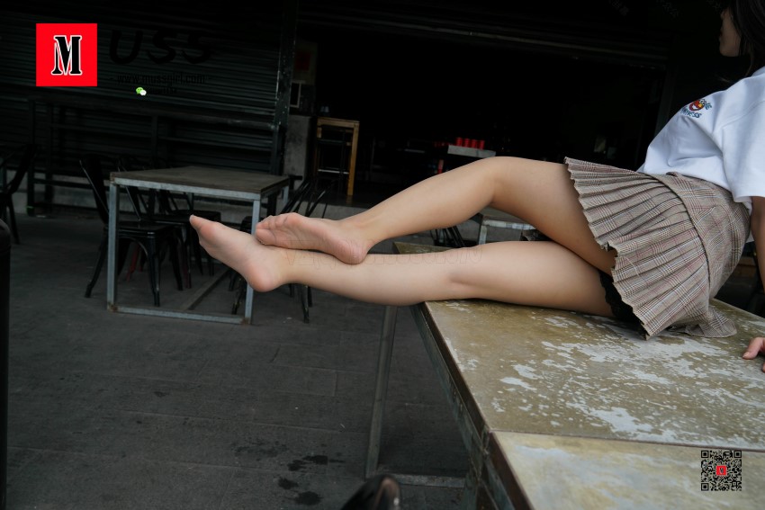 图片[36]-[MussGirl慕丝女郎] NO.008 拍过模特的美足，那化妆师璐璐的呢？ – 速更版-美库