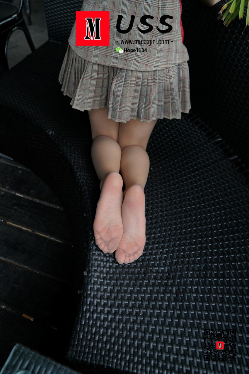 图片[100]-[MussGirl慕丝女郎] NO.008 拍过模特的美足，那化妆师璐璐的呢？ – 速更版-美库