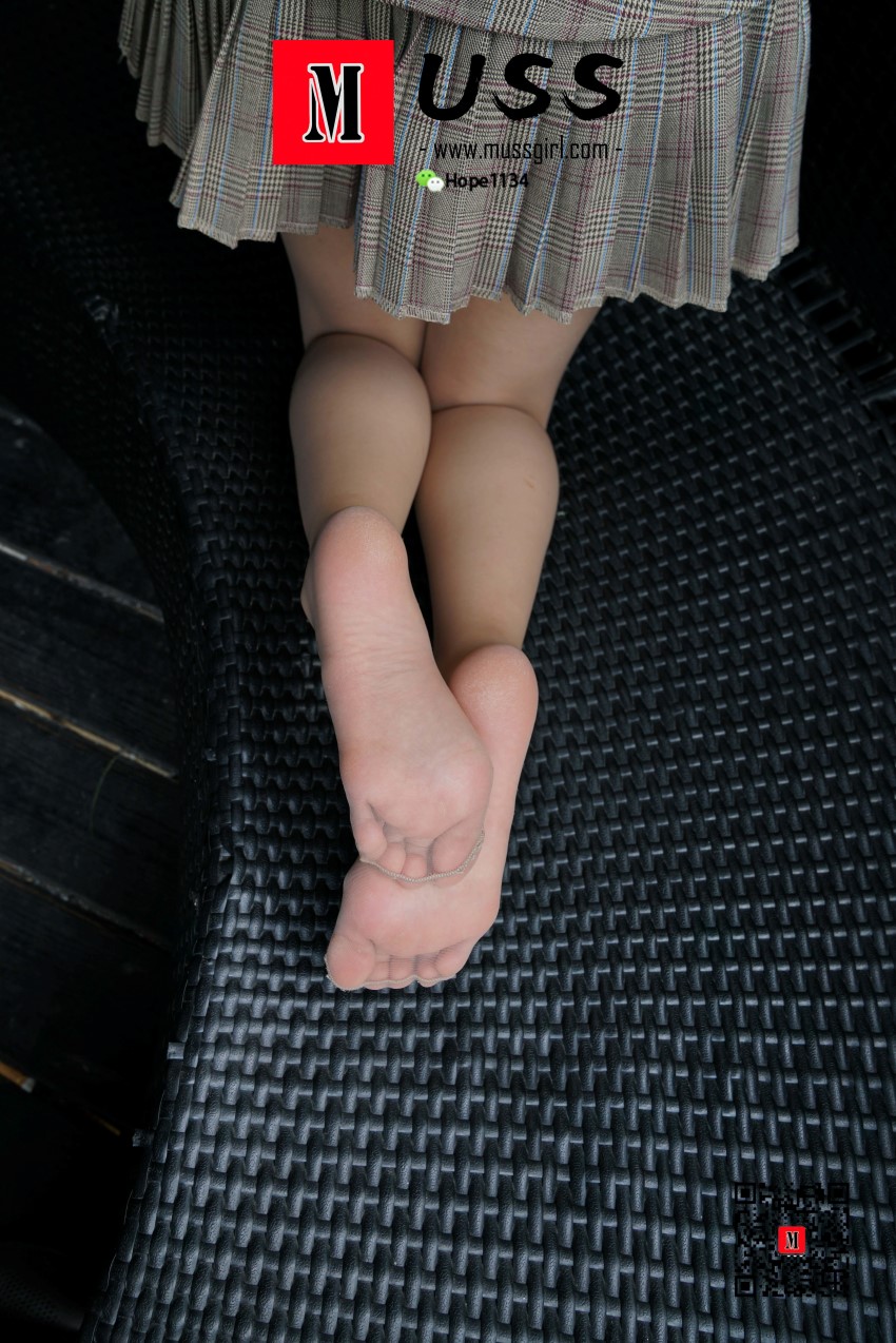 图片[101]-[MussGirl慕丝女郎] NO.008 拍过模特的美足，那化妆师璐璐的呢？ – 速更版-美库