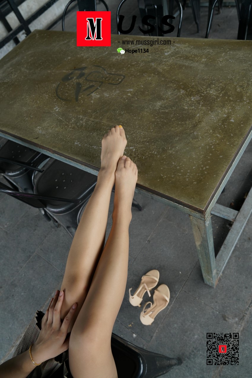图片[128]-[MussGirl慕丝女郎] NO.008 拍过模特的美足，那化妆师璐璐的呢？ – 速更版-美库