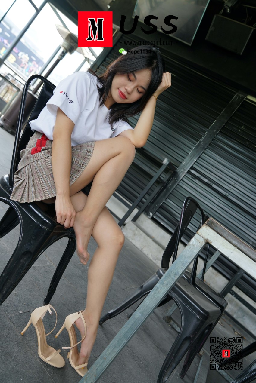 图片[130]-[MussGirl慕丝女郎] NO.008 拍过模特的美足，那化妆师璐璐的呢？ – 速更版-美库