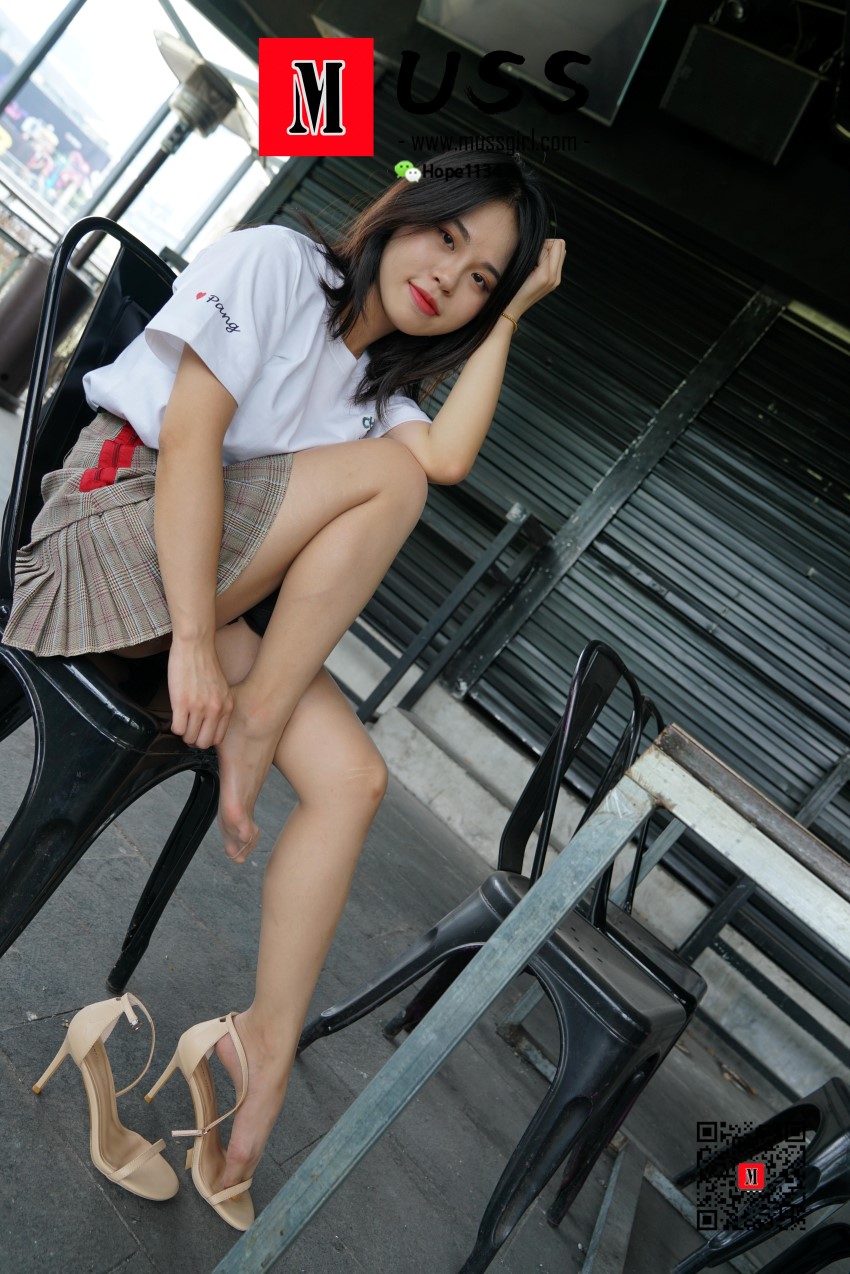 图片[131]-[MussGirl慕丝女郎] NO.008 拍过模特的美足，那化妆师璐璐的呢？ – 速更版-美库