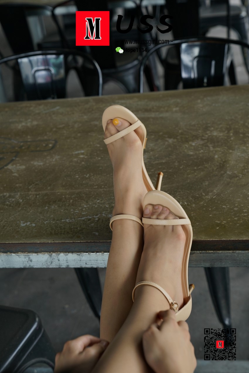 图片[137]-[MussGirl慕丝女郎] NO.008 拍过模特的美足，那化妆师璐璐的呢？ – 速更版-美库