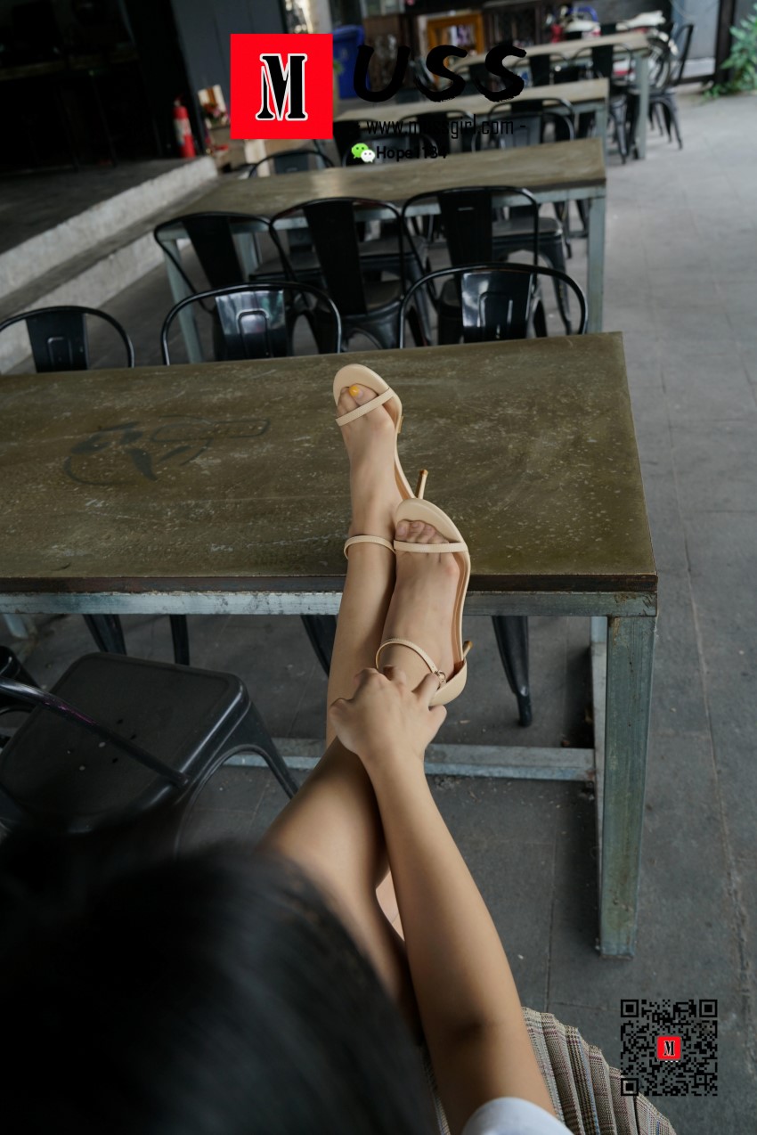 图片[138]-[MussGirl慕丝女郎] NO.008 拍过模特的美足，那化妆师璐璐的呢？ – 速更版-美库