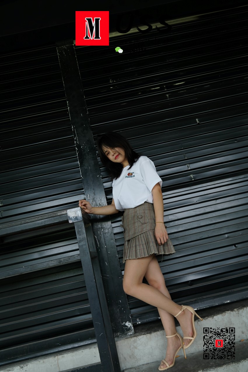 图片[150]-[MussGirl慕丝女郎] NO.008 拍过模特的美足，那化妆师璐璐的呢？ – 速更版-美库