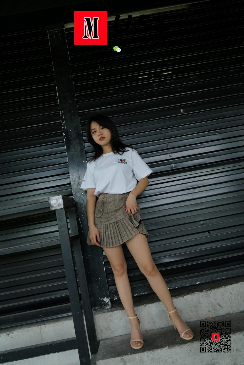 图片[151]-[MussGirl慕丝女郎] NO.008 拍过模特的美足，那化妆师璐璐的呢？ – 速更版-美库