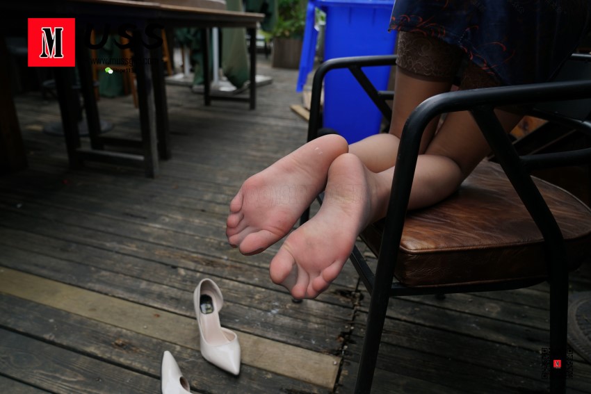 图片[17]-[MussGirl慕丝女郎]NO.021 这么精致的腿足不需要颜值也能征服你的荷尔蒙了吧 – 速更版-美库