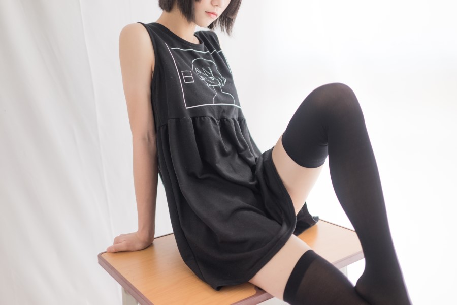 图片[7]-喵写真 VOL.006 课桌上秀黑丝美腿 – 速更版-美库
