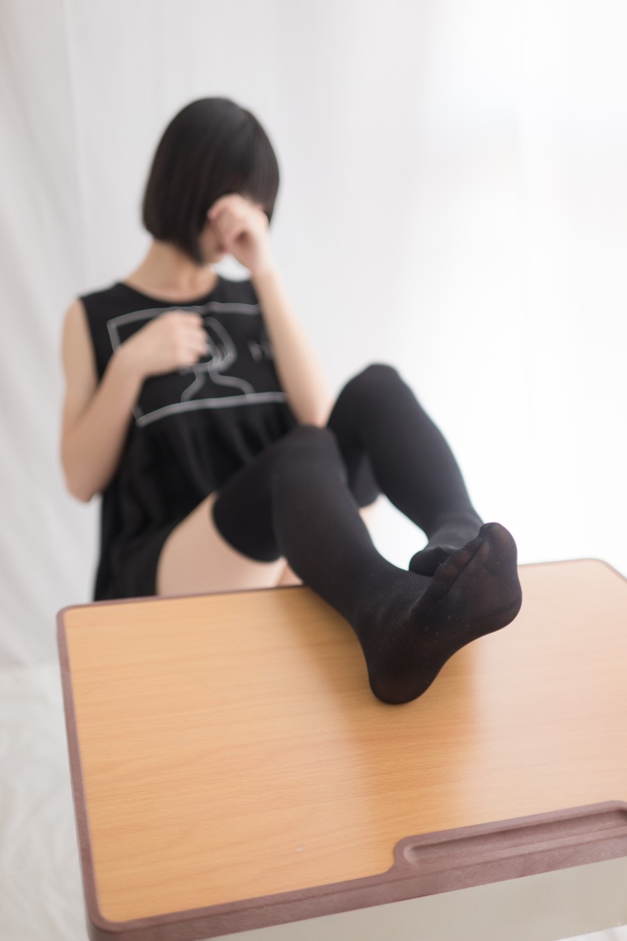 图片[44]-喵写真 VOL.006 课桌上秀黑丝美腿 – 速更版-美库