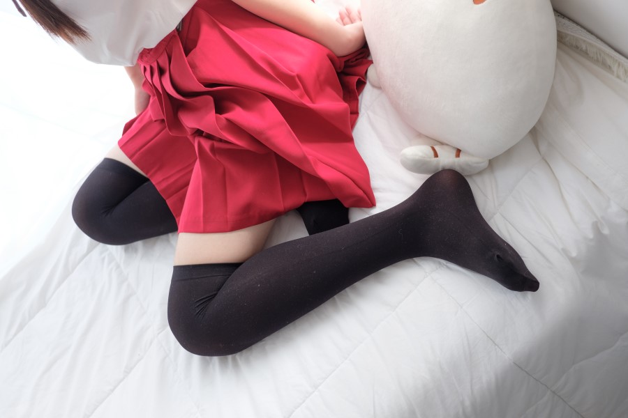 图片[17]-喵写真 VOL.013 红裙黑丝 – 速更版-美库