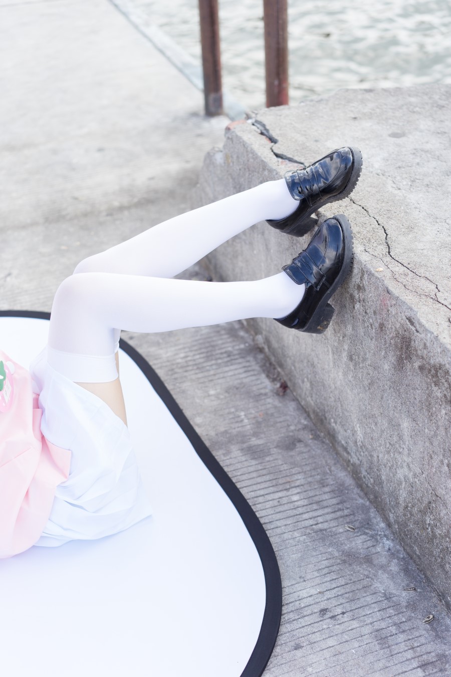 图片[33]-喵写真 VOL.010 湖边白丝萝莉 – 速更版-美库