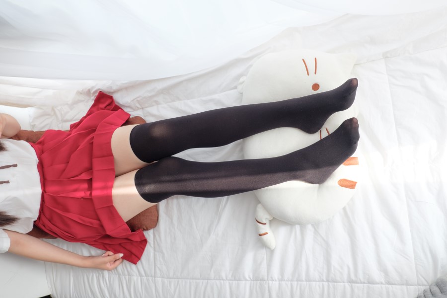 图片[25]-喵写真 VOL.013 红裙黑丝 – 速更版-美库