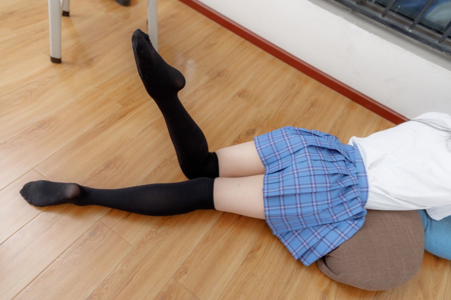 图片[21]-喵写真 VOL.029 JK黑丝美足秀 – 速更版-美库