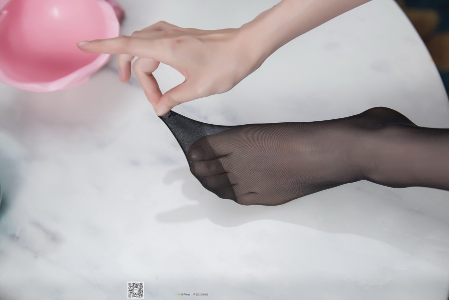 图片[70]-SSA丝社 第010期：小琪琪 长筒黑丝穿丝过程与足尖特写 – 速更版-美库