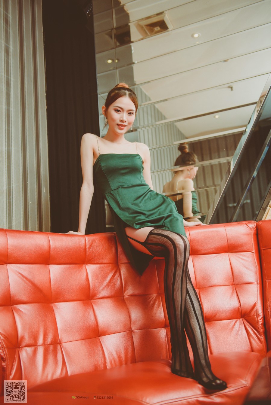 图片[25]-SSA丝社 第019期：小琪琪 KTV包厢里的魅惑黑丝网袜裸足特写 – 速更版-美库