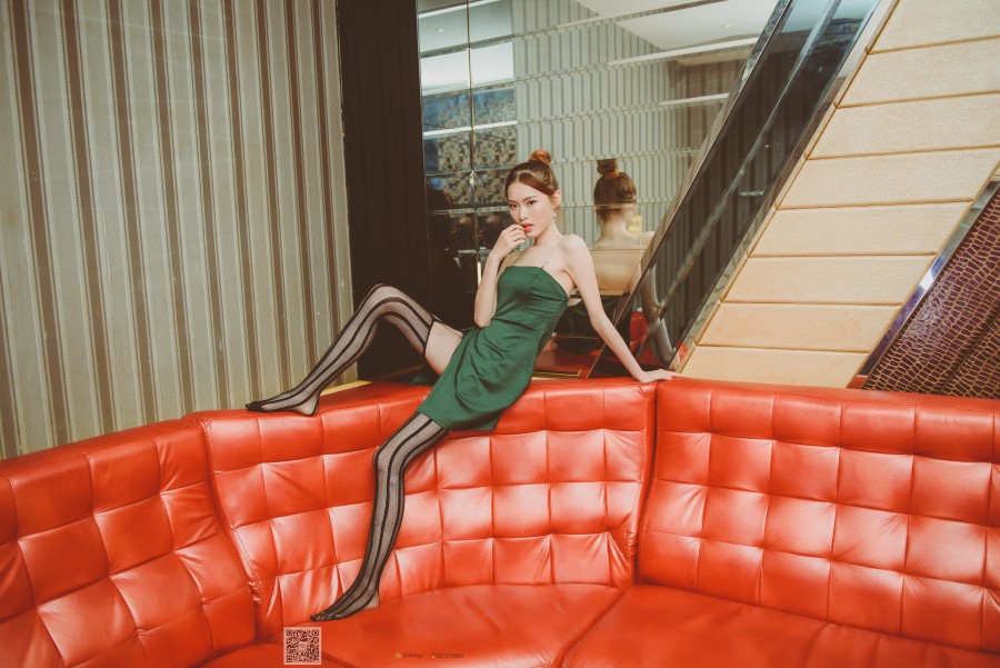 图片[29]-SSA丝社 第019期：小琪琪 KTV包厢里的魅惑黑丝网袜裸足特写 – 速更版-美库