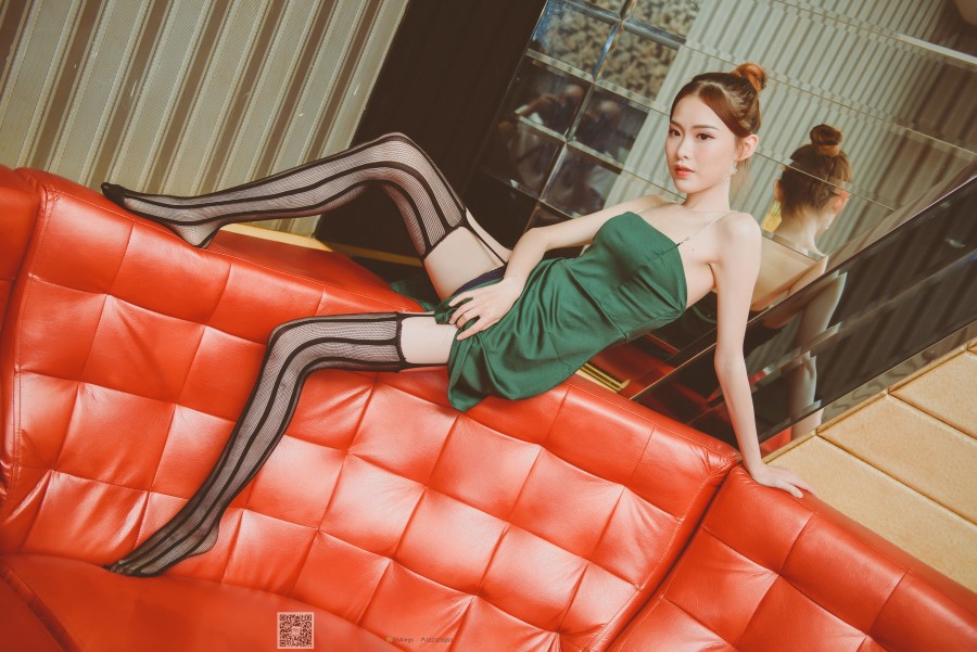 图片[32]-SSA丝社 第019期：小琪琪 KTV包厢里的魅惑黑丝网袜裸足特写 – 速更版-美库