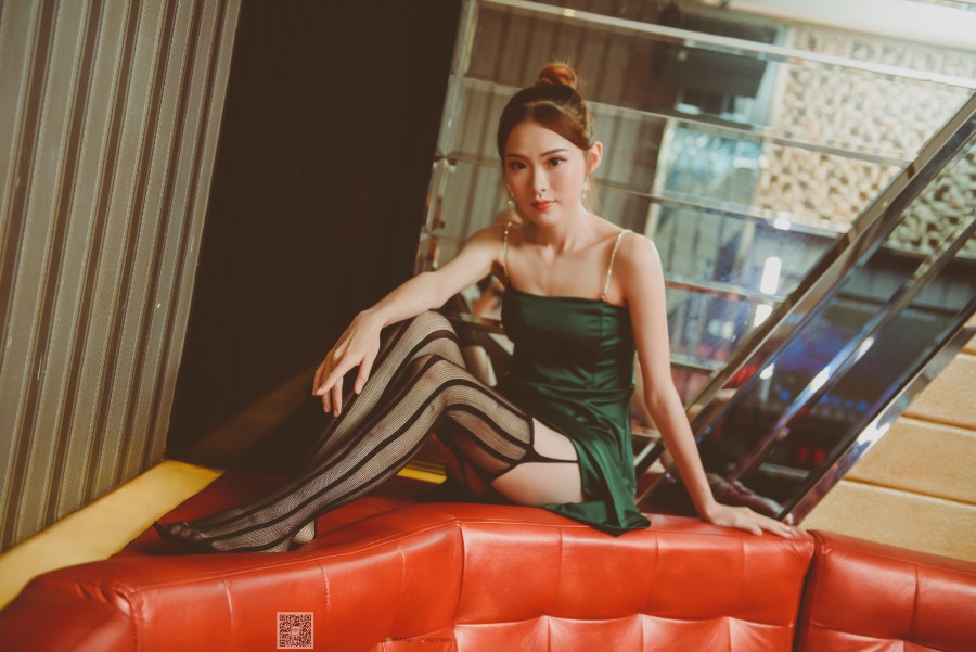 图片[39]-SSA丝社 第019期：小琪琪 KTV包厢里的魅惑黑丝网袜裸足特写 – 速更版-美库