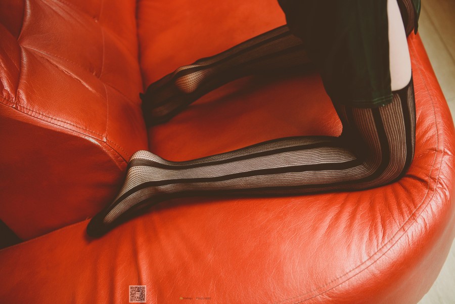 图片[40]-SSA丝社 第019期：小琪琪 KTV包厢里的魅惑黑丝网袜裸足特写 – 速更版-美库