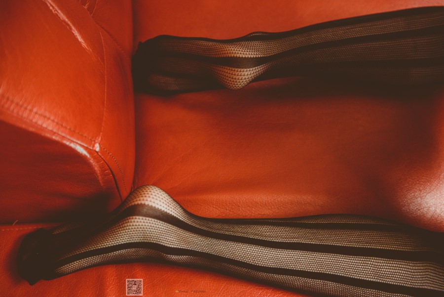 图片[41]-SSA丝社 第019期：小琪琪 KTV包厢里的魅惑黑丝网袜裸足特写 – 速更版-美库