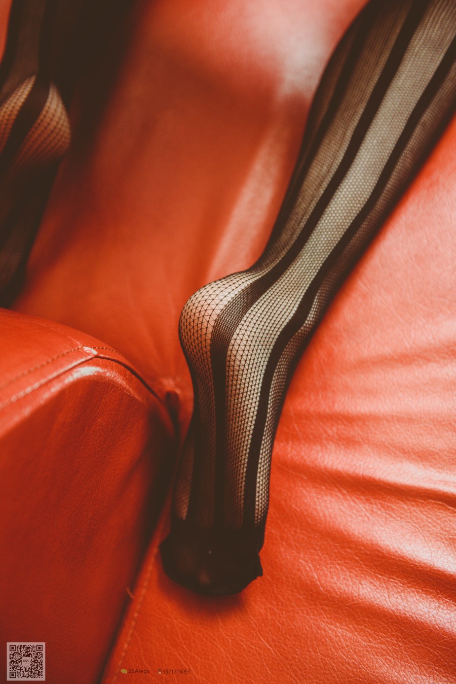 图片[42]-SSA丝社 第019期：小琪琪 KTV包厢里的魅惑黑丝网袜裸足特写 – 速更版-美库