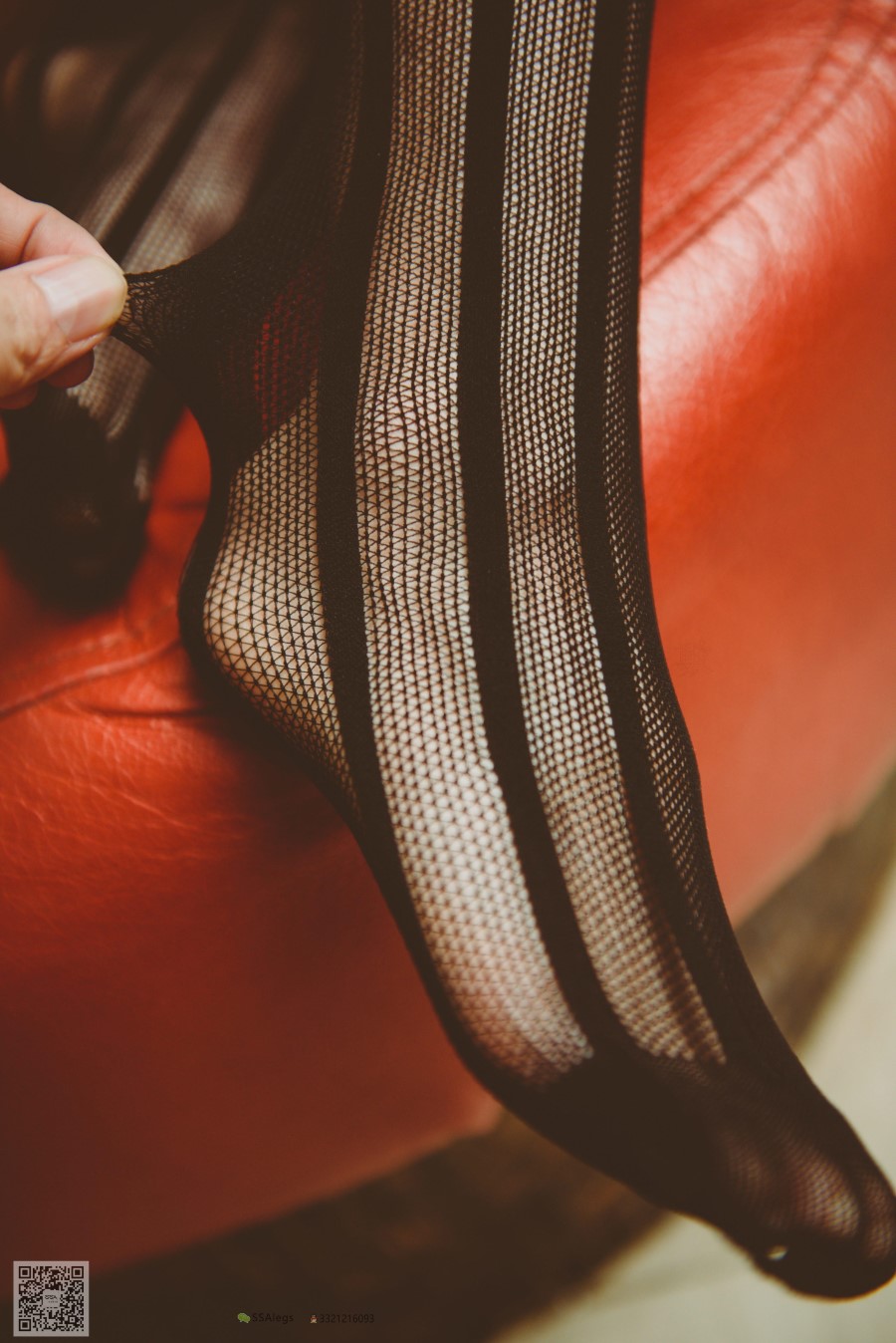 图片[46]-SSA丝社 第019期：小琪琪 KTV包厢里的魅惑黑丝网袜裸足特写 – 速更版-美库