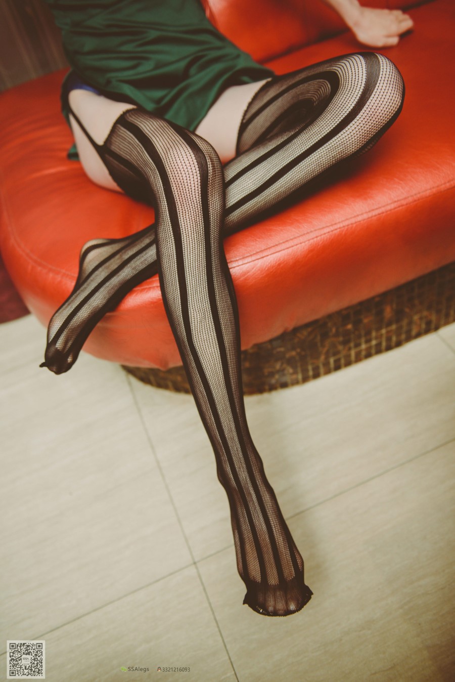 图片[51]-SSA丝社 第019期：小琪琪 KTV包厢里的魅惑黑丝网袜裸足特写 – 速更版-美库