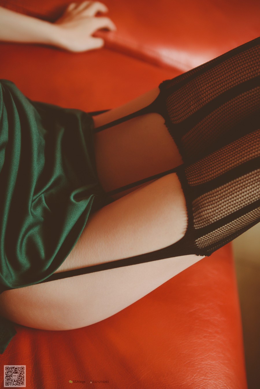 图片[64]-SSA丝社 第019期：小琪琪 KTV包厢里的魅惑黑丝网袜裸足特写 – 速更版-美库