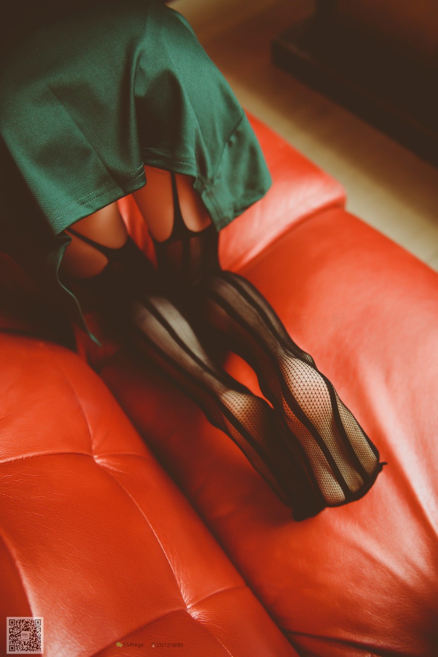 图片[90]-SSA丝社 第019期：小琪琪 KTV包厢里的魅惑黑丝网袜裸足特写 – 速更版-美库