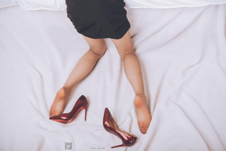 图片[97]-SSA丝社 第020期：小琪琪 性感女秘书闺房高端灰丝穿丝足部特写 – 速更版-美库