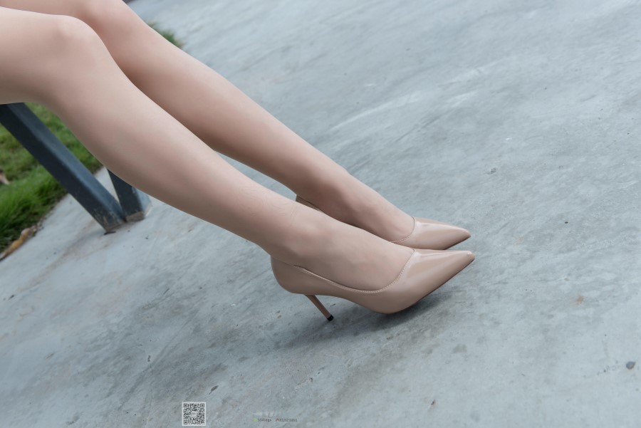 图片[38]-SSA丝社 第024期： 芷沫 高冷混血女王  肉丝街拍 – 速更版-美库