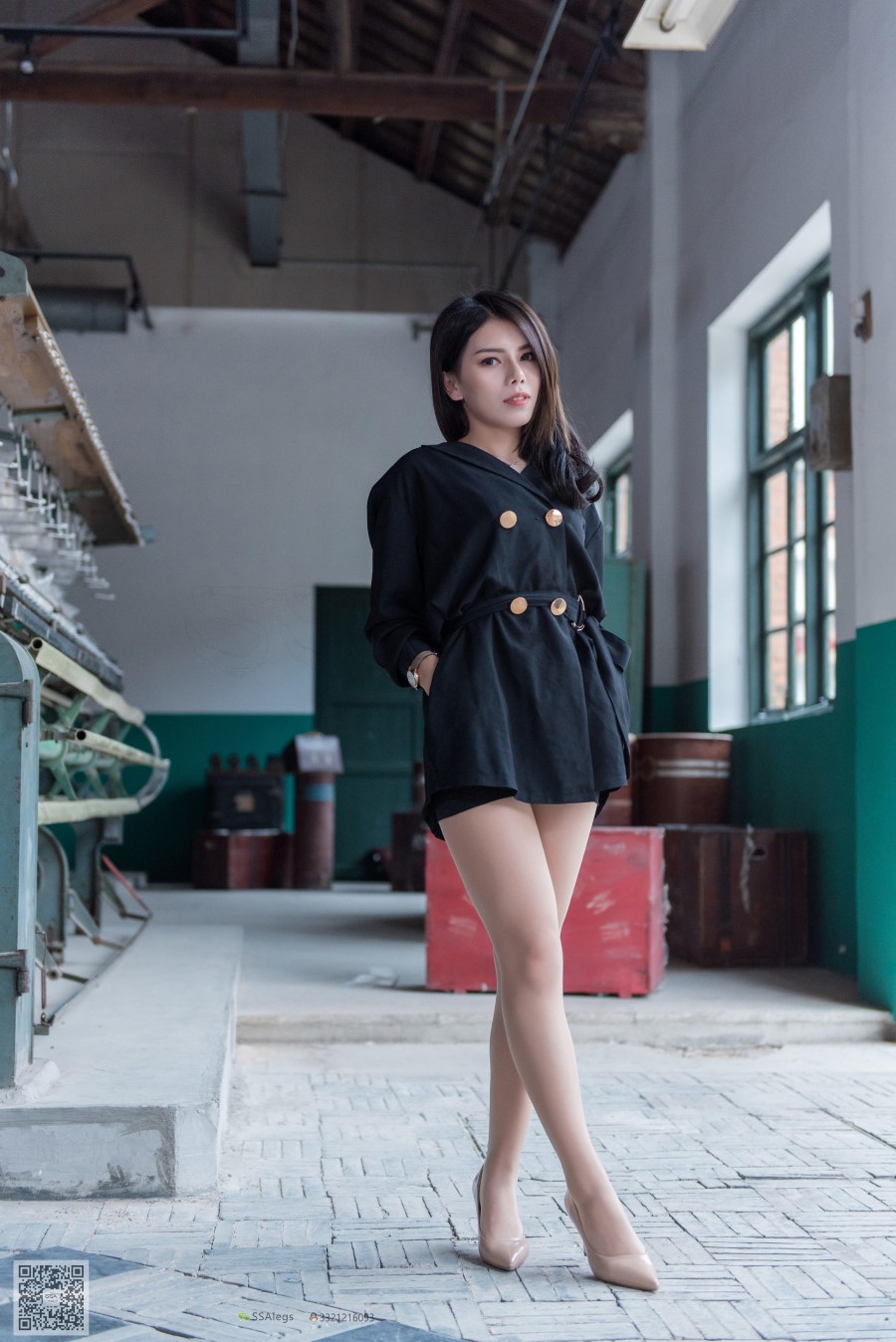 图片[93]-SSA丝社 第024期： 芷沫 高冷混血女王  肉丝街拍 – 速更版-美库