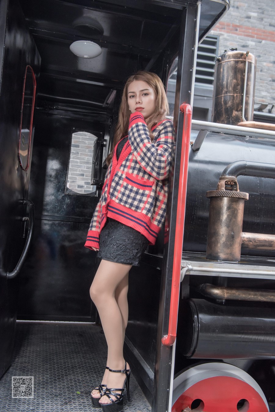 图片[16]-[SSA丝社] NO.030 芷沫-混血美女芷沫街拍肉色丝袜足尖曲线特写 – 速更版-美库