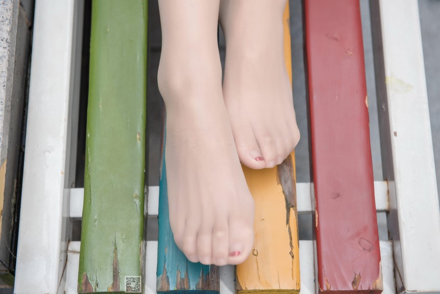 图片[83]-[SSA丝社] NO.030 芷沫-混血美女芷沫街拍肉色丝袜足尖曲线特写 – 速更版-美库