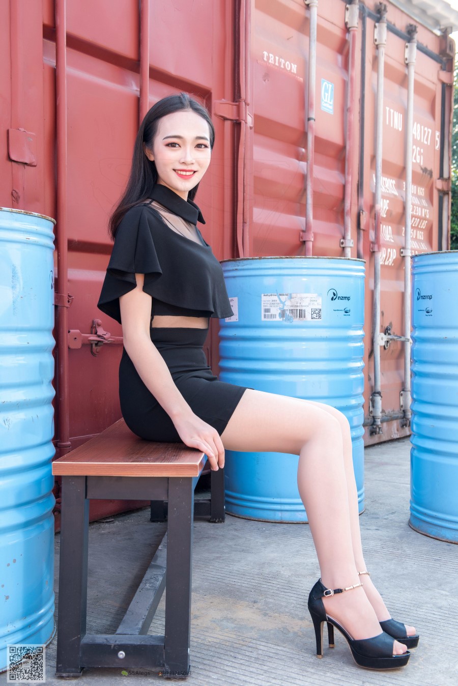 图片[35]-[SSA丝社] NO.042 治愈系笑容高姐小凤文艺街拍 – 速更版-美库