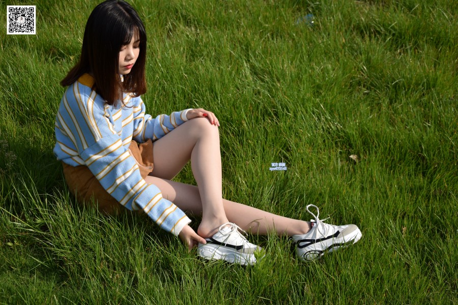 图片[13]-[大生模拍] No.018 欣欣-青青芳草地 悠悠丝袜情 在线浏览 – 速更版-美库