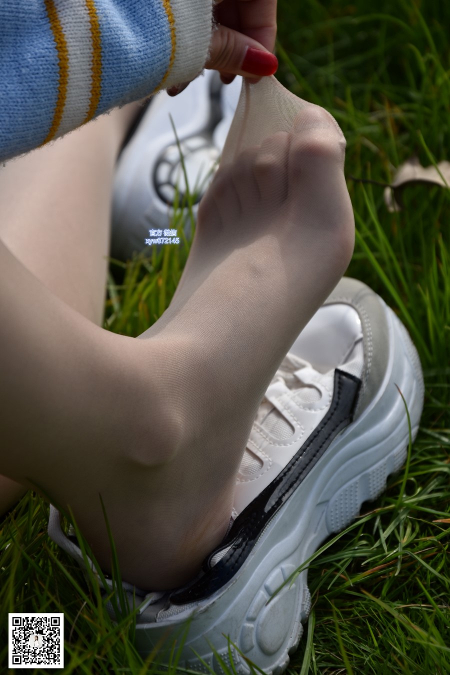图片[37]-[大生模拍] No.018 欣欣-青青芳草地 悠悠丝袜情 在线浏览 – 速更版-美库