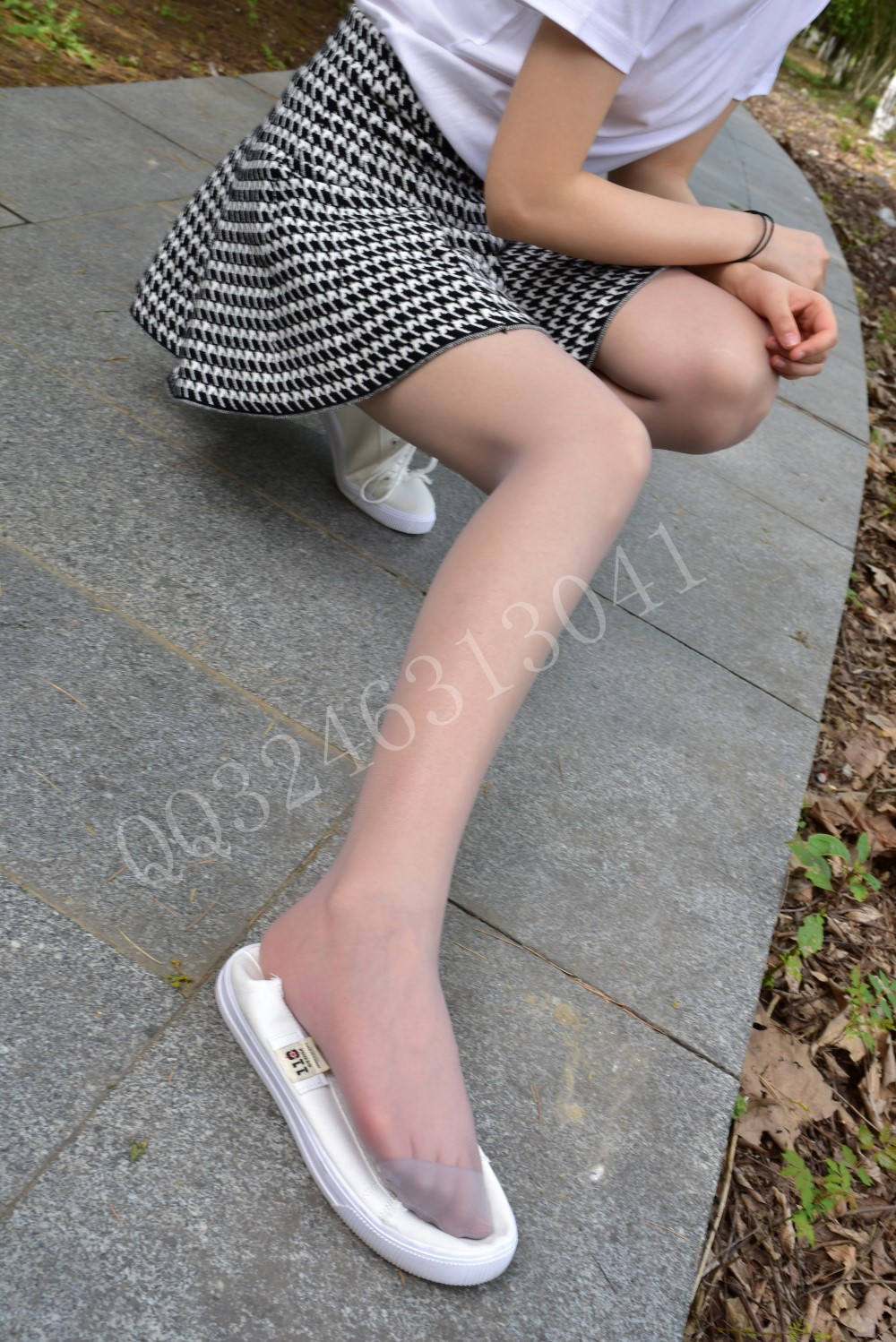 图片[38]-[大生模拍] No.057 敏敏-不穿鞋走在小道上 在线浏览 – 速更版-美库