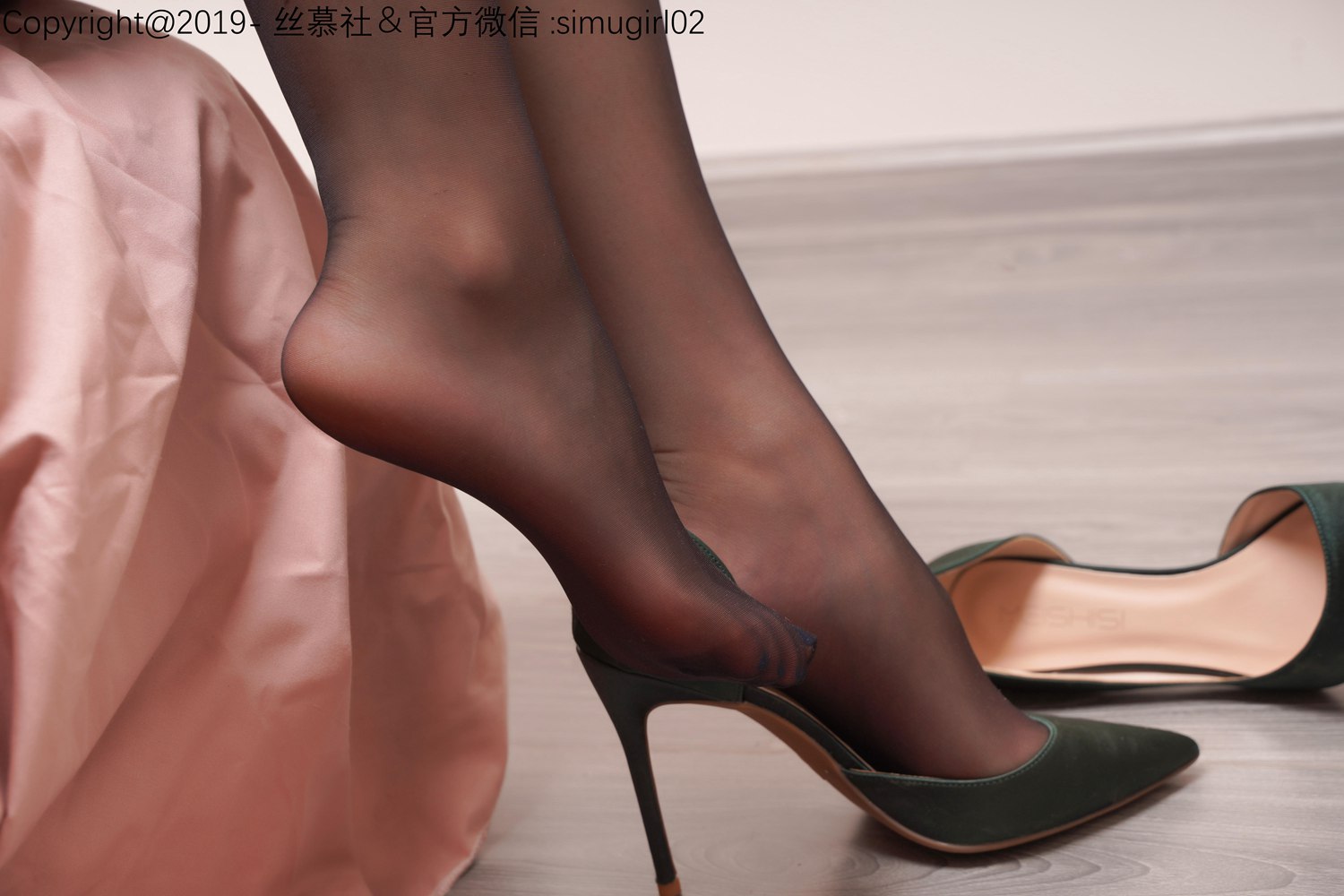 图片[45]-[丝慕GIRL]SM019 模特：双双 天天一元《穿V领旗袍的双双》 在线浏览 – 速更版-美库