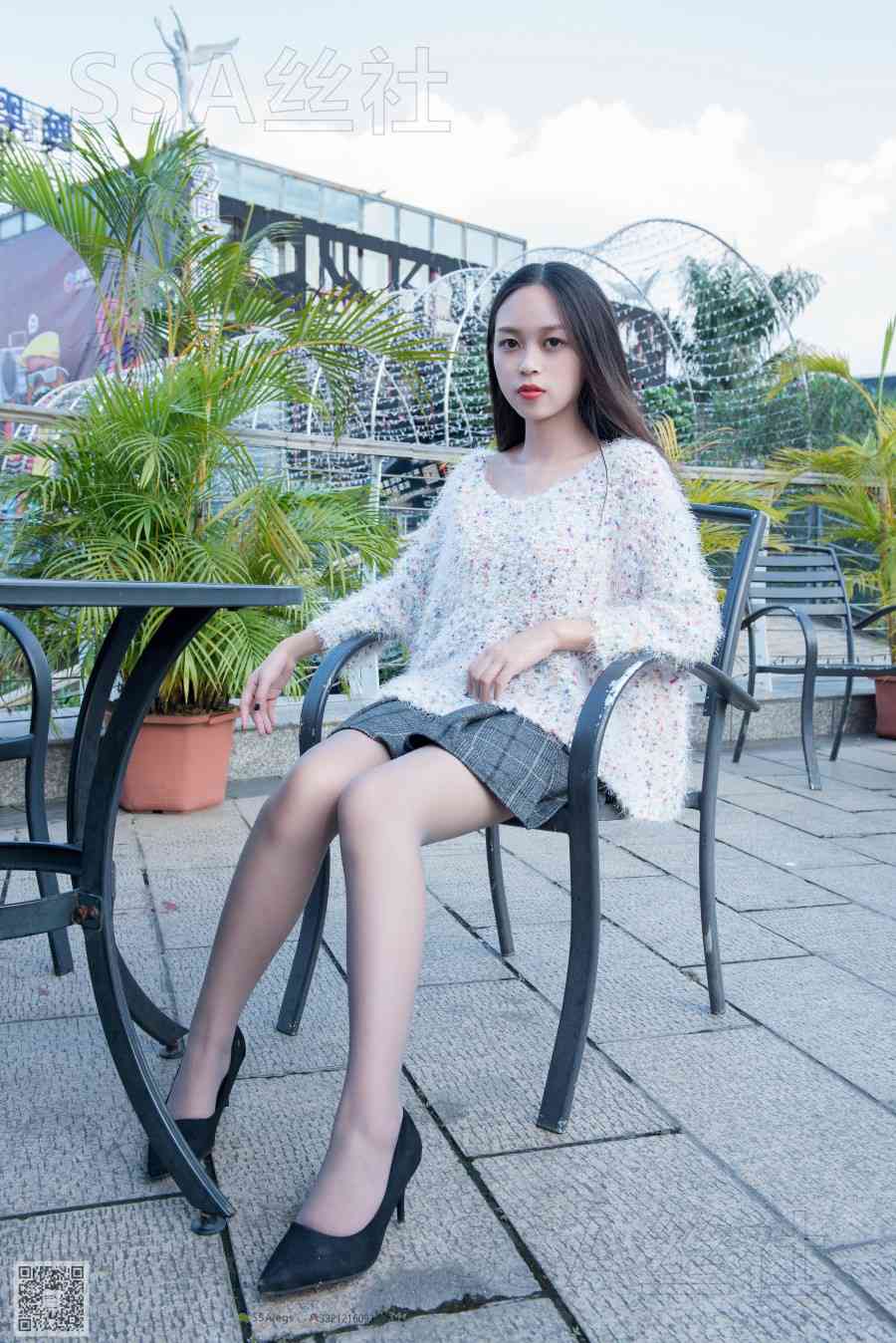 图片[99]-[SSA丝社] NO.062 西西-美丽冻人西西街拍灰丝 在线浏览 – 速更版-美库