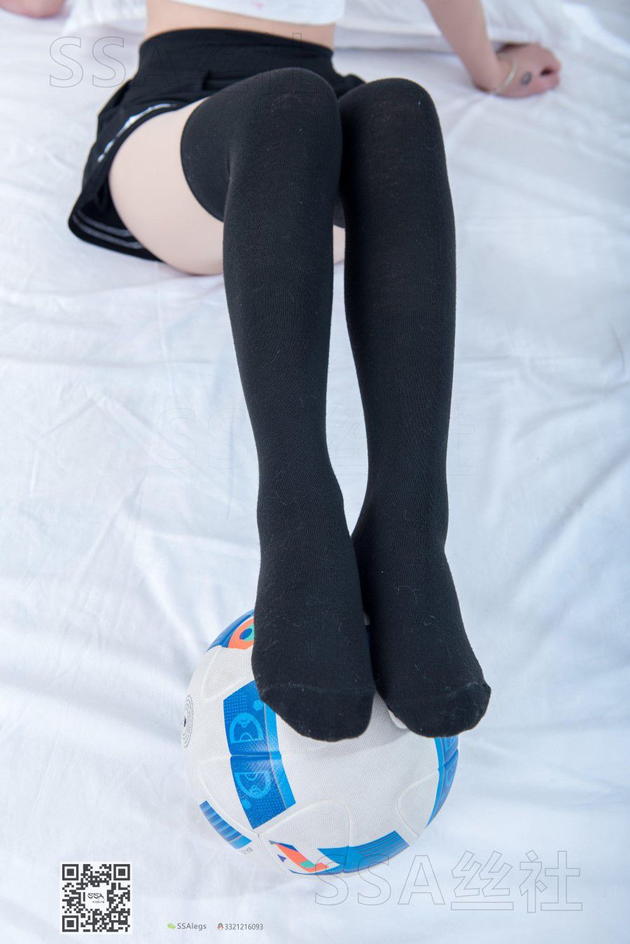 图片[11]-[SSA丝社] NO.086 大大的足球宝贝肉丝黑袜玩球 在线浏览 – 速更版-美库