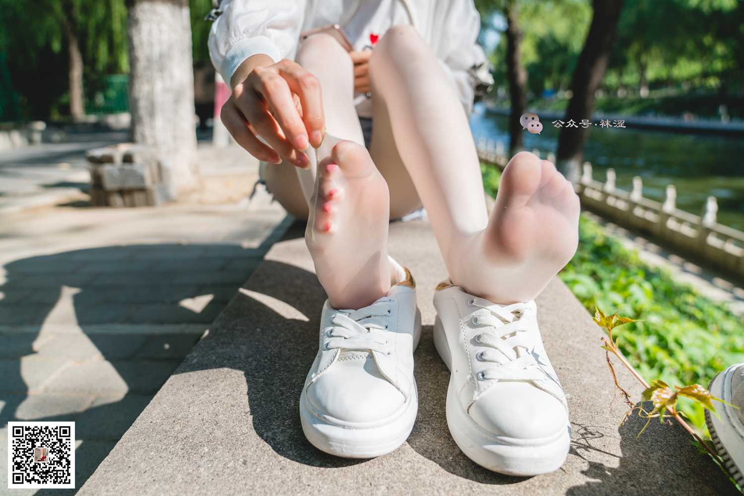 图片[8]-[袜涩写真] VOL.010 当穿白丝的妹子遇到大叔 在线浏览 – 速更版-美库