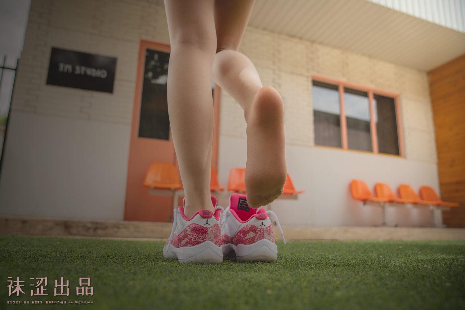 图片[14]-[袜涩写真] VOL.028 脸脸 百褶裙乔11粉蛇 在线浏览 – 速更版-美库