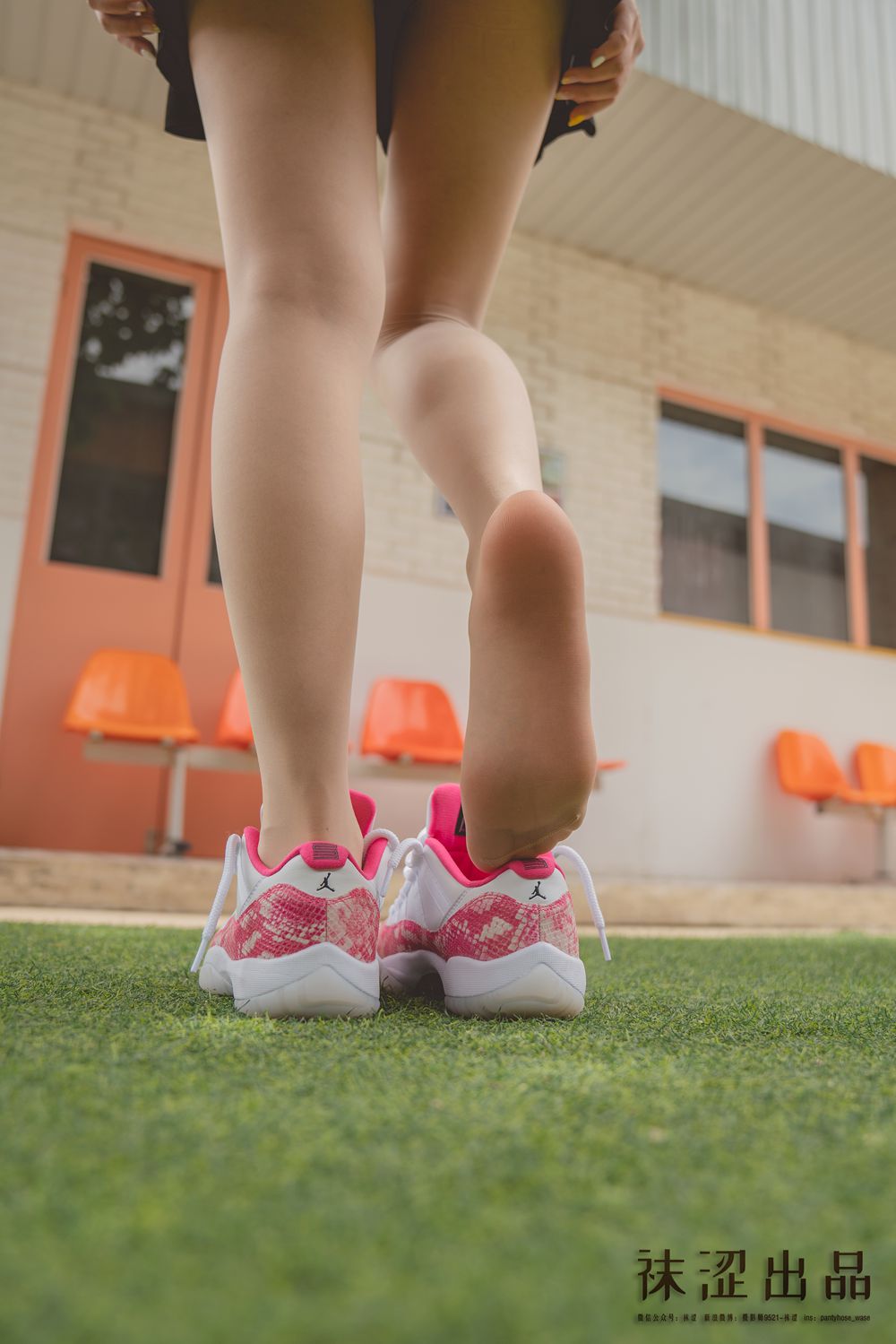 图片[33]-[袜涩写真] VOL.028 脸脸 百褶裙乔11粉蛇 在线浏览 – 速更版-美库